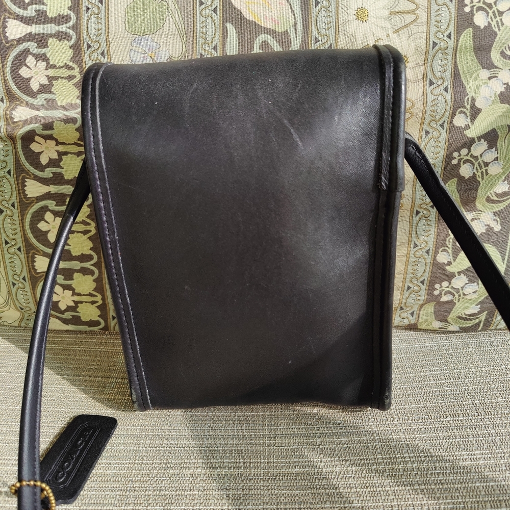 Vintage 90's Black Coach Scooter bag. - Picture 4 of 8
